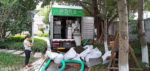小型吸糞車(chē)與新型吸污車(chē) 城市環(huán)境維護(hù)的高效清潔衛(wèi)士
